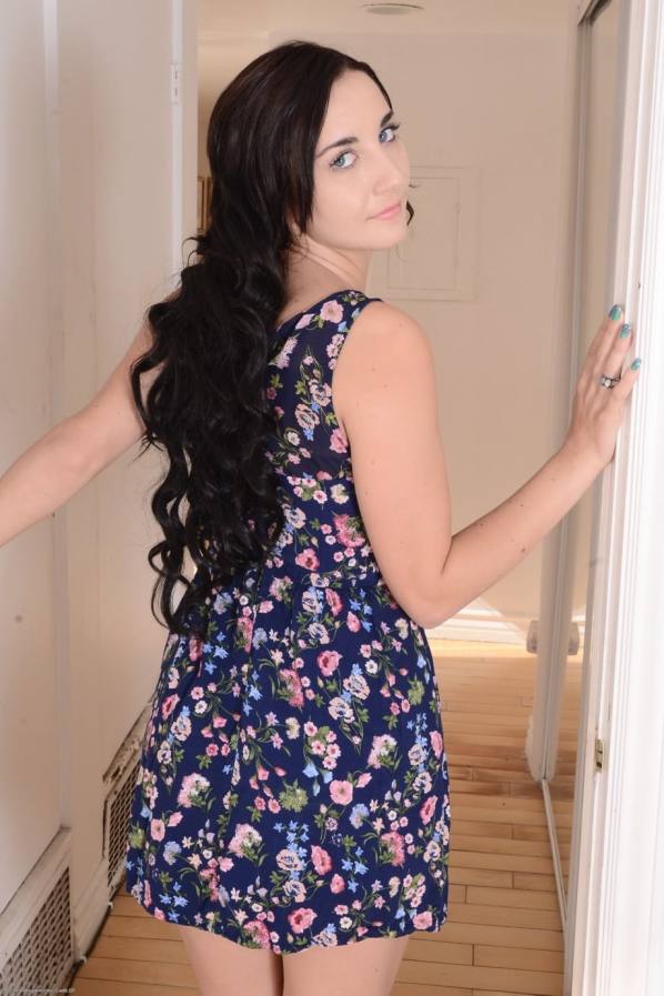 Jade Amber spreads her pussy lips wide open