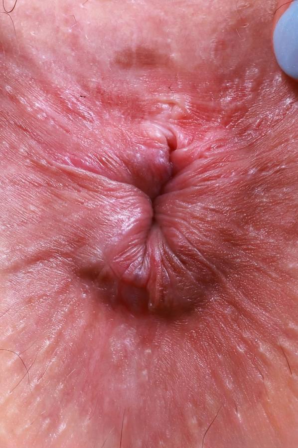 Naked Dez Hansen tugs her pussy lips first time