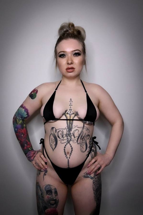 Kaiia Eve gets her pussy eaten and fucked hard by tattooed