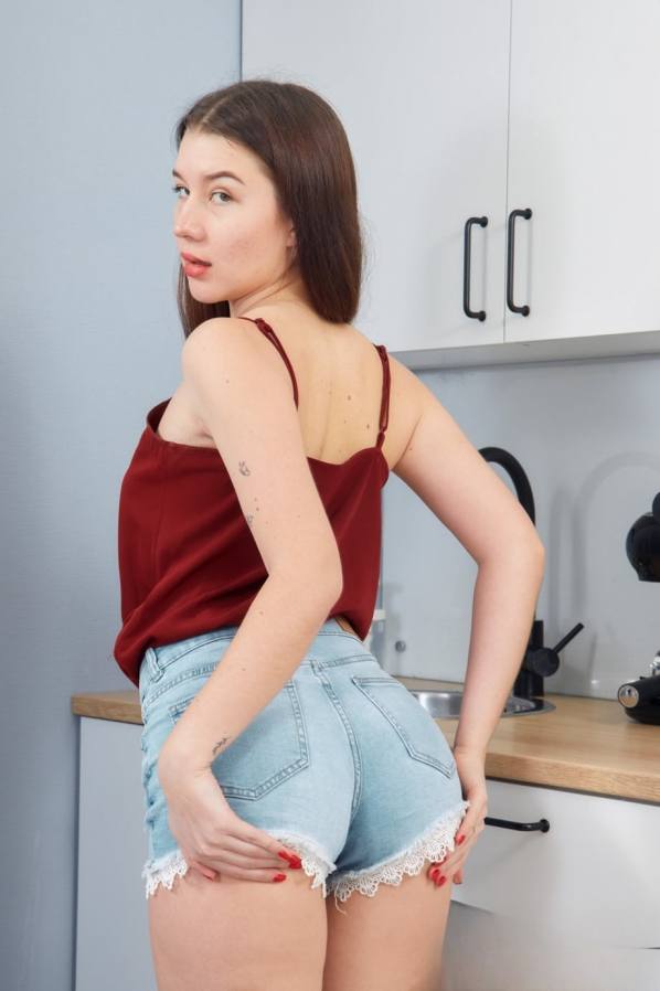 Kitchen anal play with Jolie's wet pussy