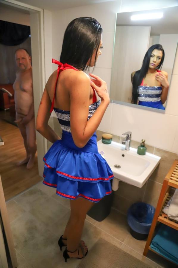 Sex Photo: Veronique the mature slut trades old cock with