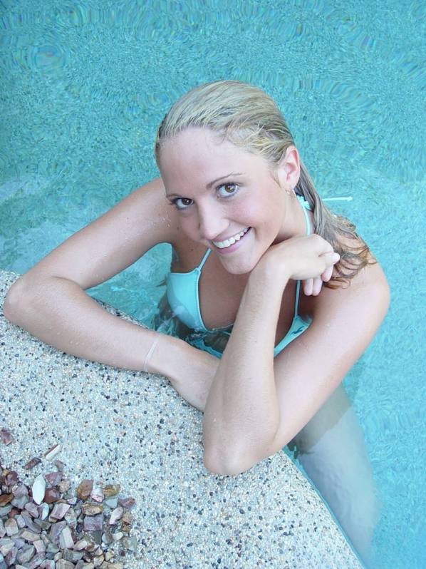 Porn Photo - Poolside statue watch: Spring Thomas strips