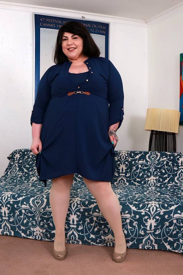 Strapon drills deep in BBW Bella Bendz by blonde