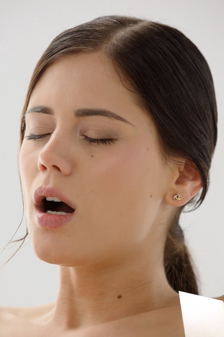 Caprice shows perky tits, gets cock in hot morning fuck