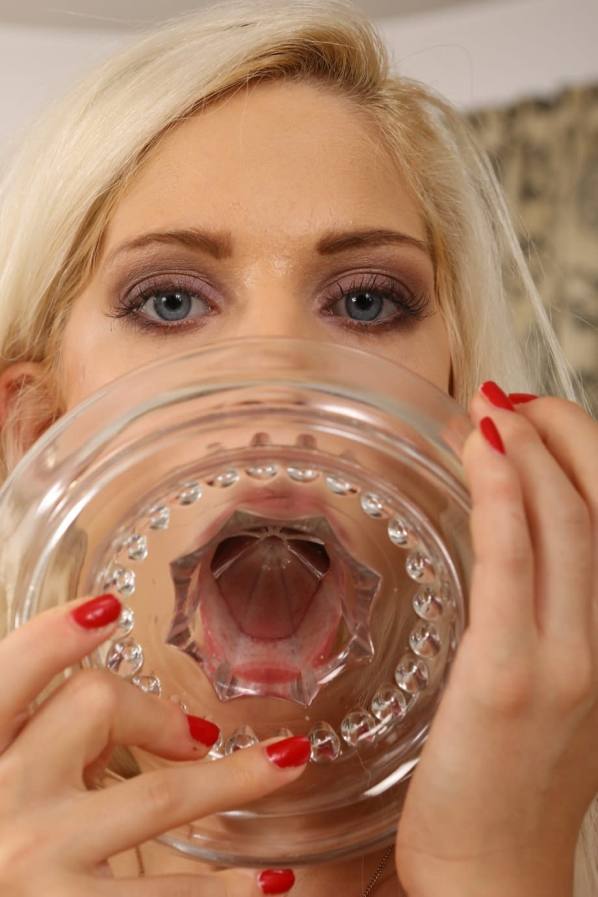 Sex Photo: Candee Licious gulps her own piss from a juicer