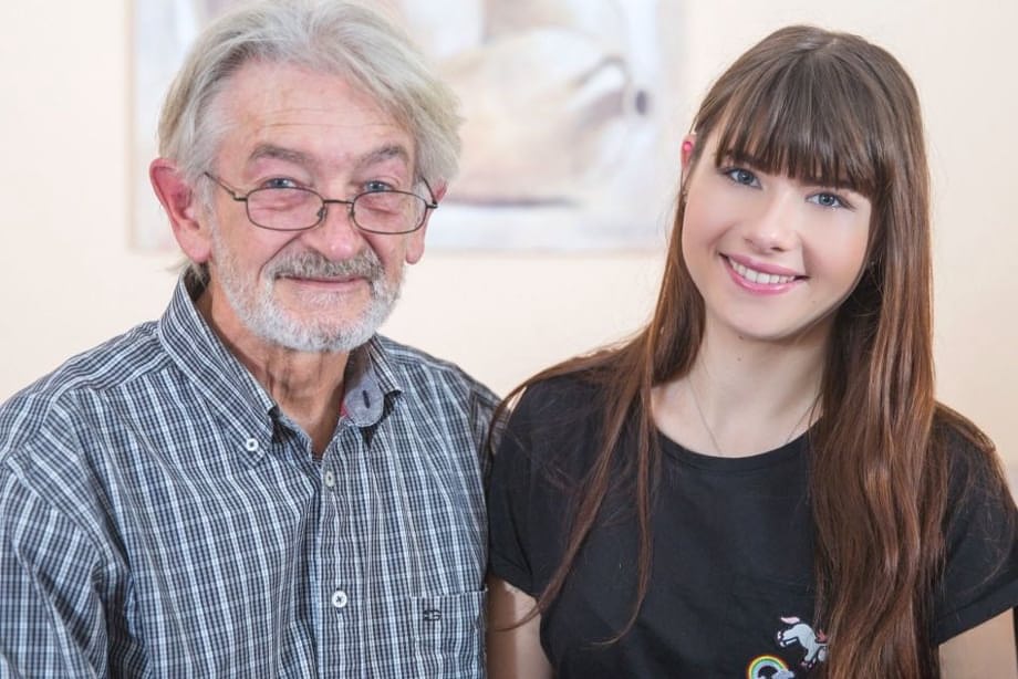 Old man gets sloppy blowjob from brunette while her pussy