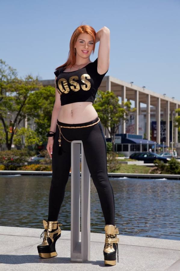 Porn Photo - Lilith Lust Public flash: Lilith Lust